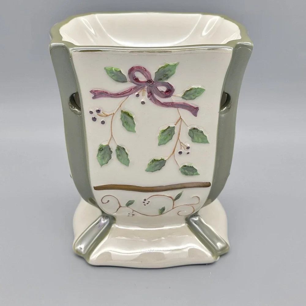 Yankee Candle Holly Berry Tealight Wax‎ Melt Warmer Ceramic Holiday Christmas